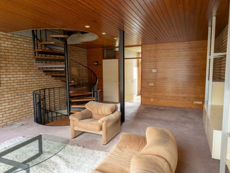 Architect-designed house, 3 bedrooms, garage and garden