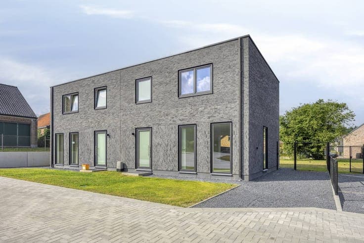 Semi-detached new-build house with 3 bedrooms for sale in Me