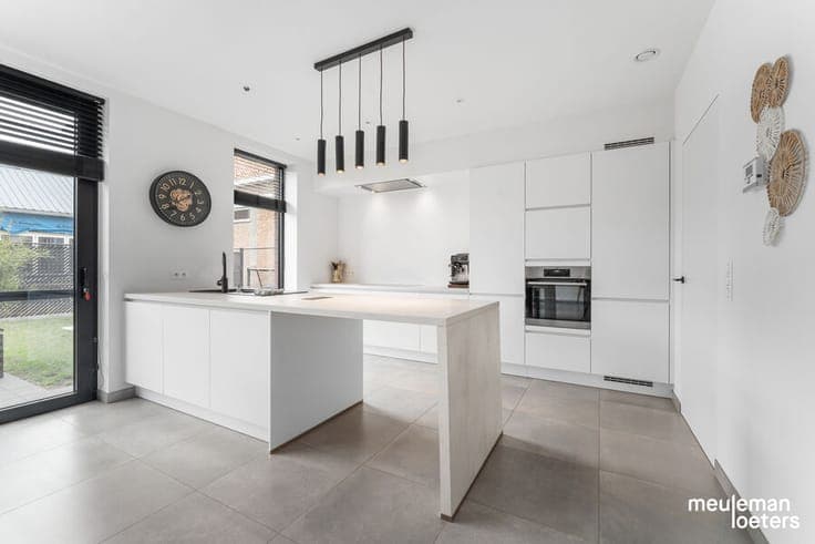 Move-in ready and energy-efficient family home with 4 bedroo