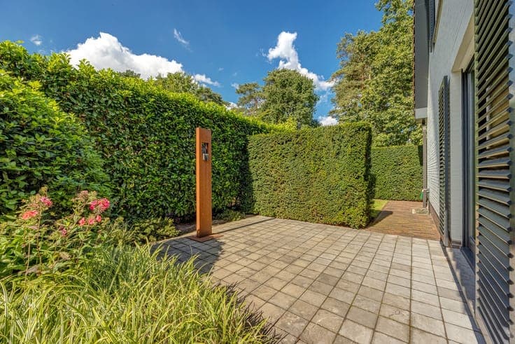 Modern gerenoveerde villa in doodlopende straat
