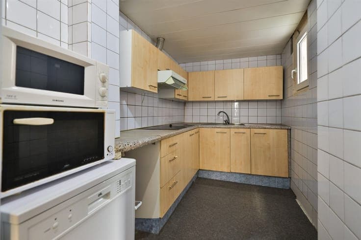 Spacious house with several bedrooms and covered terrace