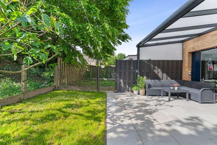 Semi-detached house with garage and garden in Vilvoorde