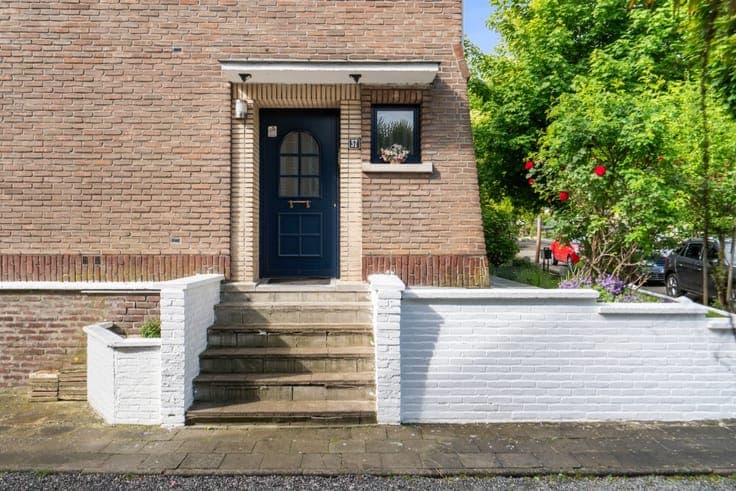 Semi-detached house with garage and garden in Vilvoorde