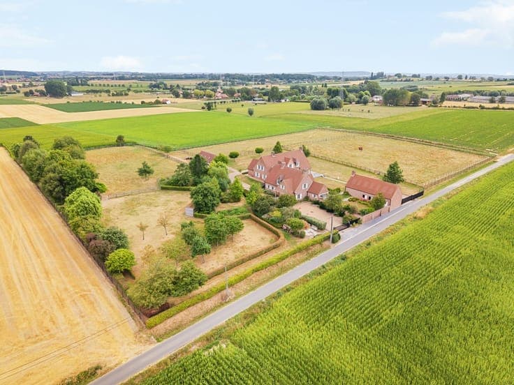 Prachtige landelijke villa met 785m² woonruimte op 2,5 ha...