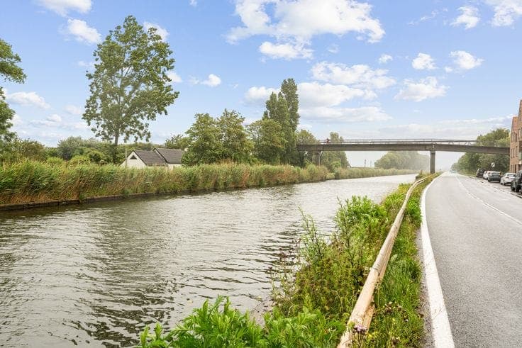House with plenty of potential, garage and garden along the…