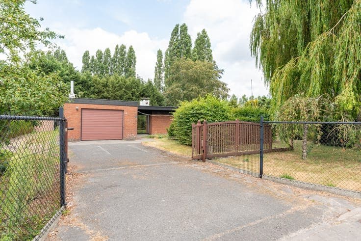 Centraal gelegen gelijkvloerse woning met royale tuin op ...