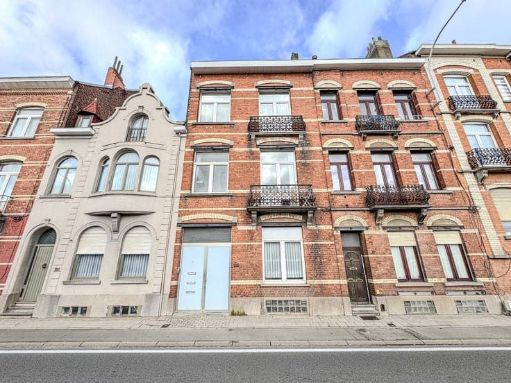 SPACIOUS HOUSE WITH GARDEN : 3 APARTMENTS POSSIBLE