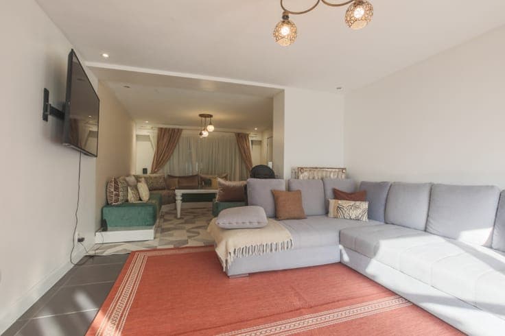 Rustig gelegen woning met 4 slaapkamers, terras en tuin (...
