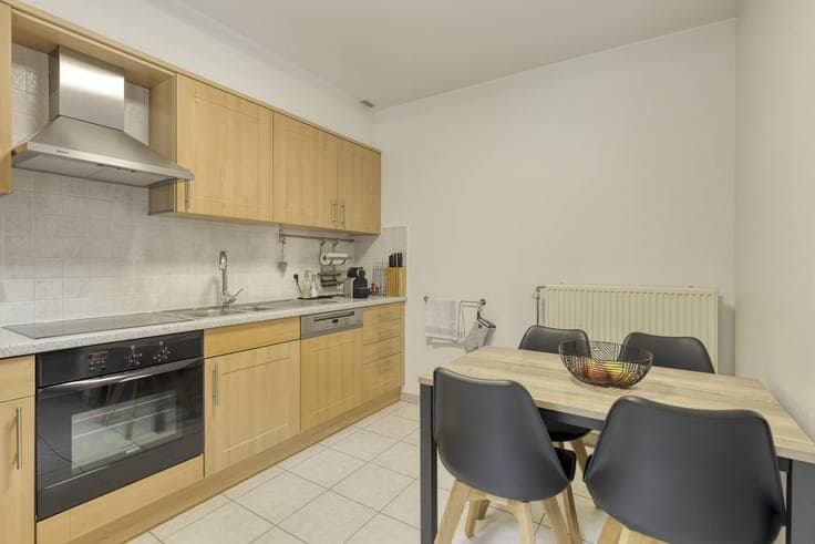 Bright ready-to-move-in house with garage and garden in Sint