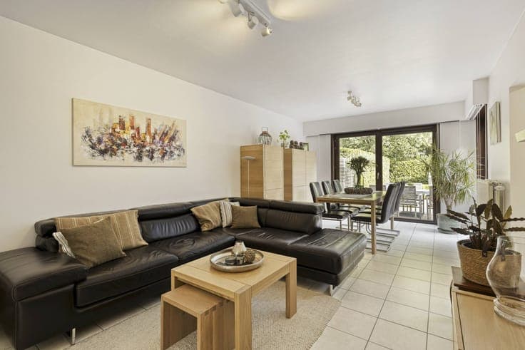 Bright ready-to-move-in house with garage and garden in Sint