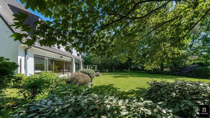 Detached villa on 1,700 sqm in quiet cul-de-sac