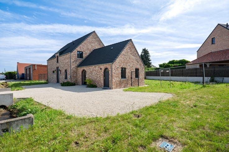 Energiezuinige villa met praktijkruimte en 4 slpkrs
