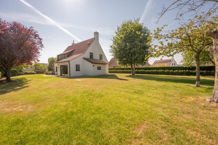 Tastefully renovated villa