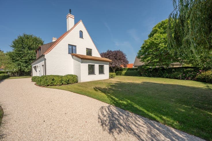 Tastefully renovated villa