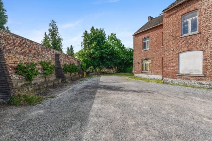 KARAKTERVOLLE BESCHERMDE WONING MET UNIEKE RENOVATIEKANSEN