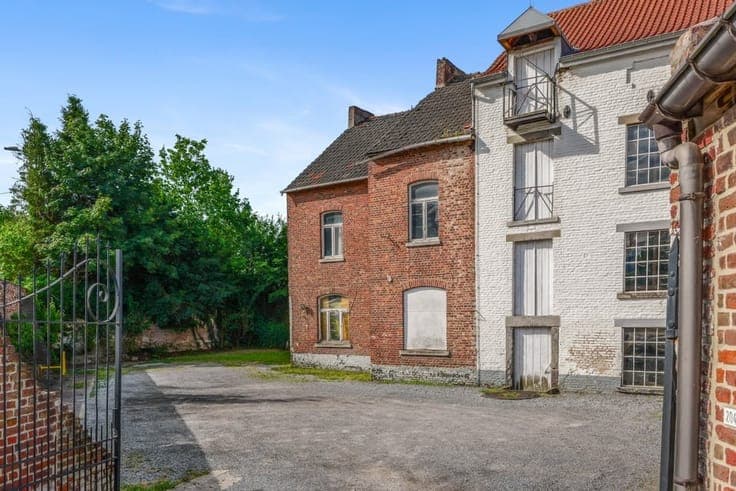 KARAKTERVOLLE BESCHERMDE WONING MET UNIEKE RENOVATIEKANSEN