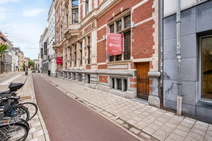 Exclusive office space of approx. 350 m² in a historic heri