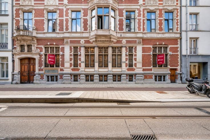 Exclusive office space of approx. 350 m² in a historic heri