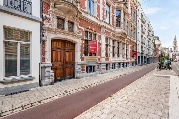 Exclusive office space of approx. 350 m² in a historic heri
