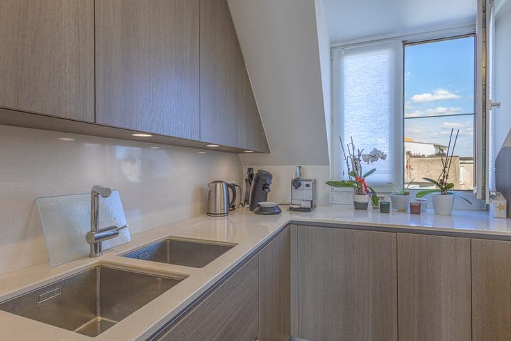 Very well-maintained mixed-use property, office and house.