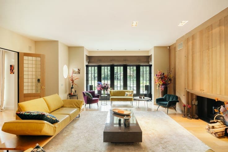 A stately villa in the Norman style in a prime location in S