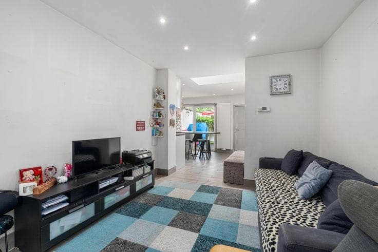 Spacious family home of 170 m² with a sunny garden near Pla…