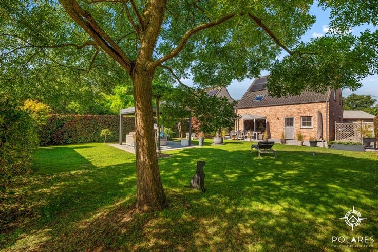 Beautiful villa with south-facing garden and holiday feeling