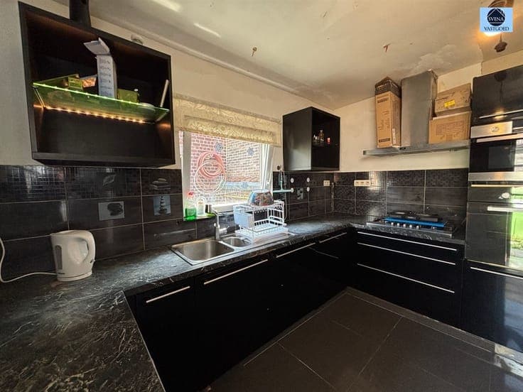 HOUSE TO REFRESH WITH 3 BEDROOMS AND GARDEN