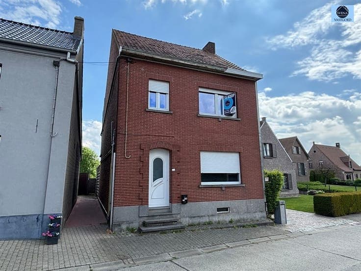HOUSE TO REFRESH WITH 3 BEDROOMS AND GARDEN