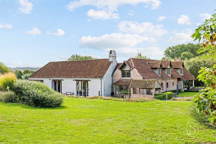 UNIEKE CHARMANT GERENOVEERDE VIERKANTSHOEVE (B&B)