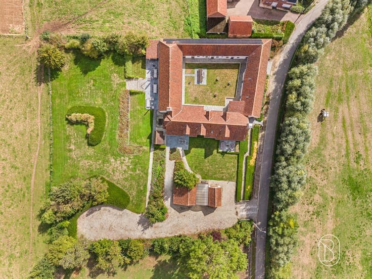 UNIEKE CHARMANT GERENOVEERDE VIERKANTSHOEVE (B&B)