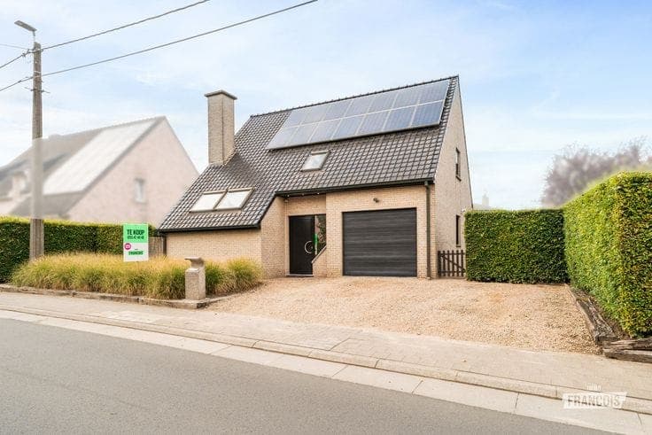 Spacious, open-plan 3-bedroom property in Heurne for sale!