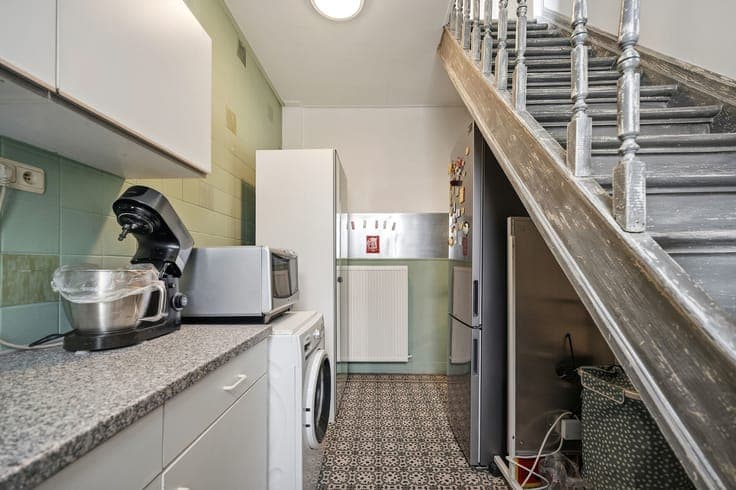 Move-in ready characterful home in an excellent location in