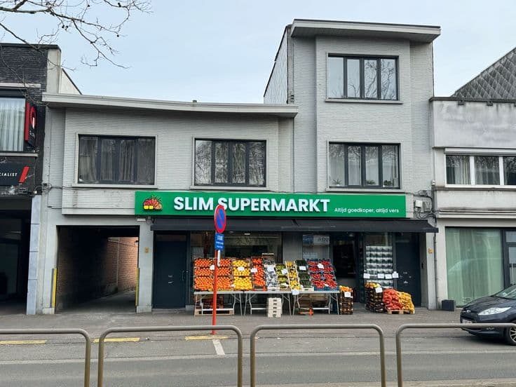 VERHUURD COMMERCIEEL GELIJKVLOERS MET 4 P