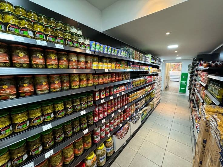 VERHUURD COMMERCIEEL GELIJKVLOERS MET 4 P