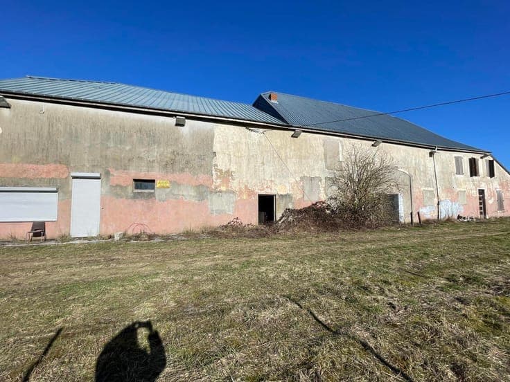 Vaste immeuble disponible de suite