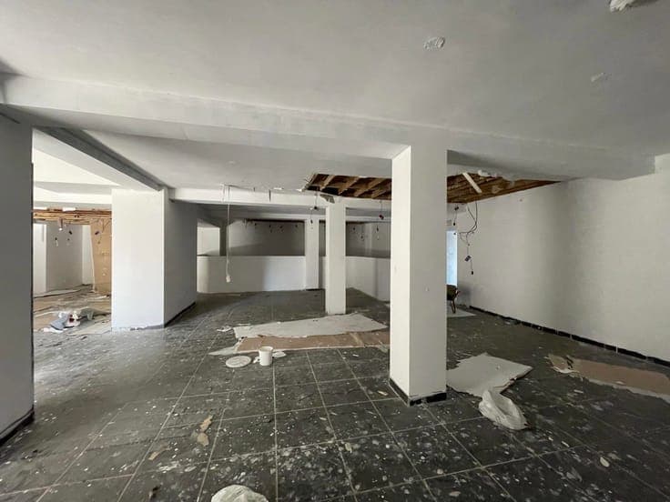 Vaste immeuble disponible de suite