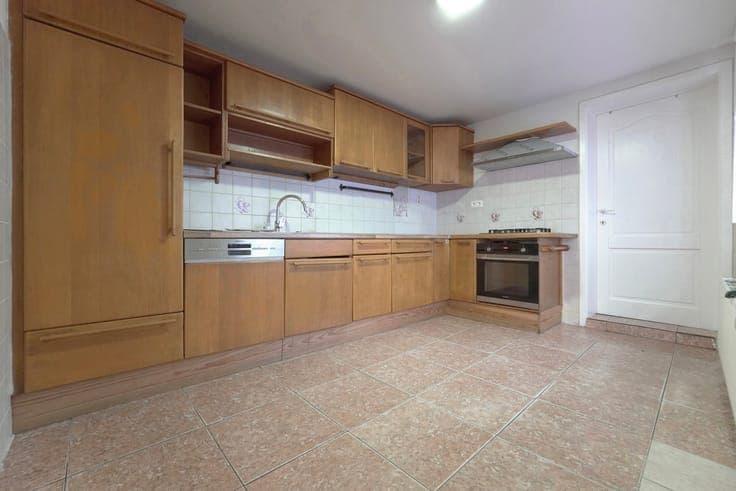 4-bedroom house with garage