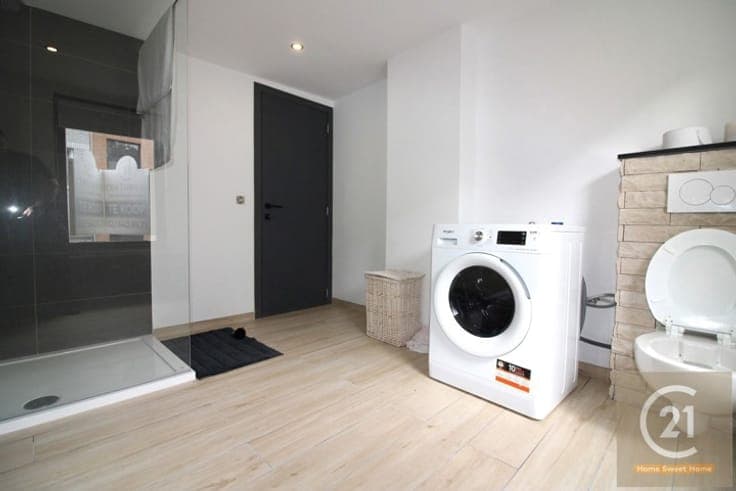 Recently renovated house with 3 bedrooms and 2 bathrooms