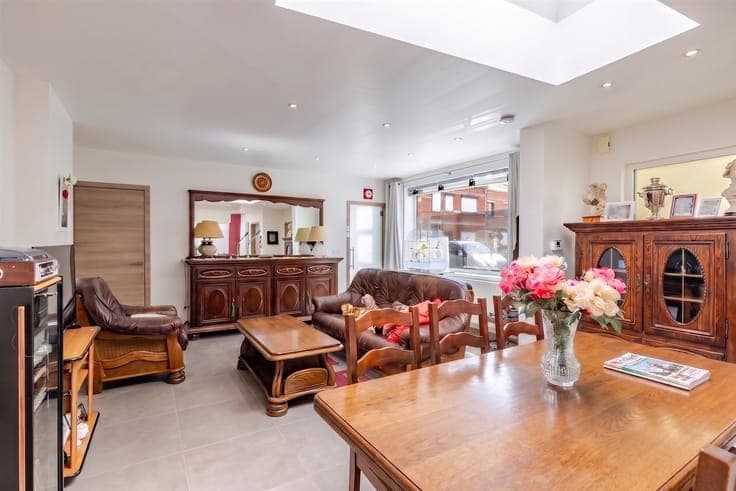 House with a garage and 3 bedrooms in downtown Moerbeke