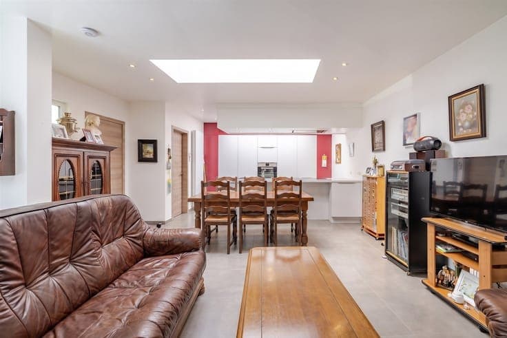 House with a garage and 3 bedrooms in downtown Moerbeke