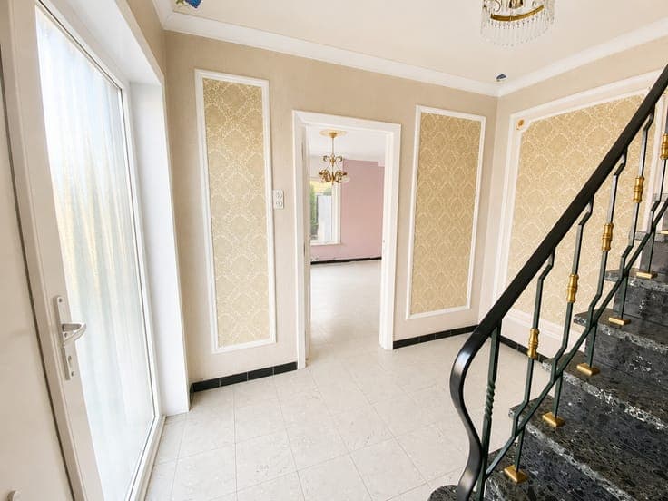 Halfopen woning met 3 slaapkamers, tuin, garage en tal va...