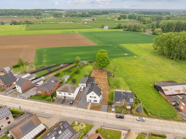 Totaal gerenoveerde woning op een perceel van 11are