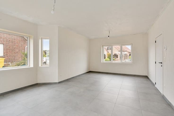 Totaal gerenoveerde woning op een perceel van 11are
