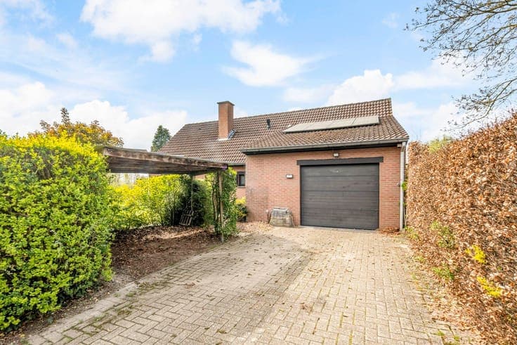 Ruime gezinswoning met 5 slaapkamers en 2 badkamers op ee...