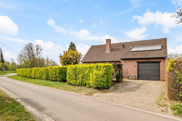 Ruime gezinswoning met 5 slaapkamers en 2 badkamers op ee...