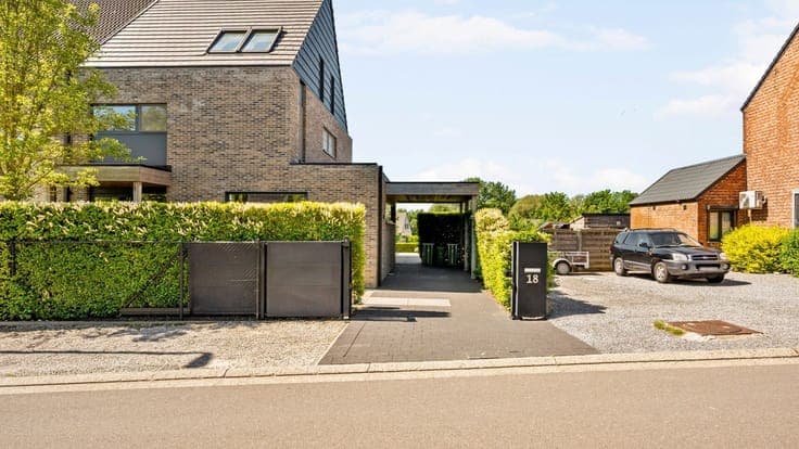 Energy-efficient and ready-to-move-in family home in prime