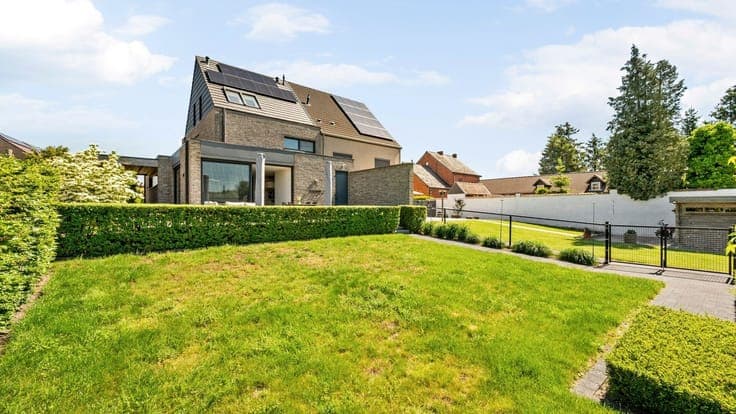 Energy-efficient and ready-to-move-in family home in prime