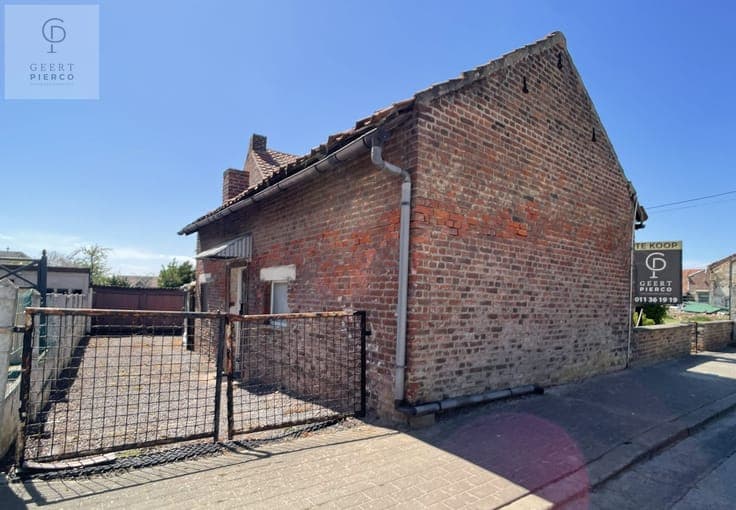 Deze te renoveren woning te Gingelom is gelegen op een mo...