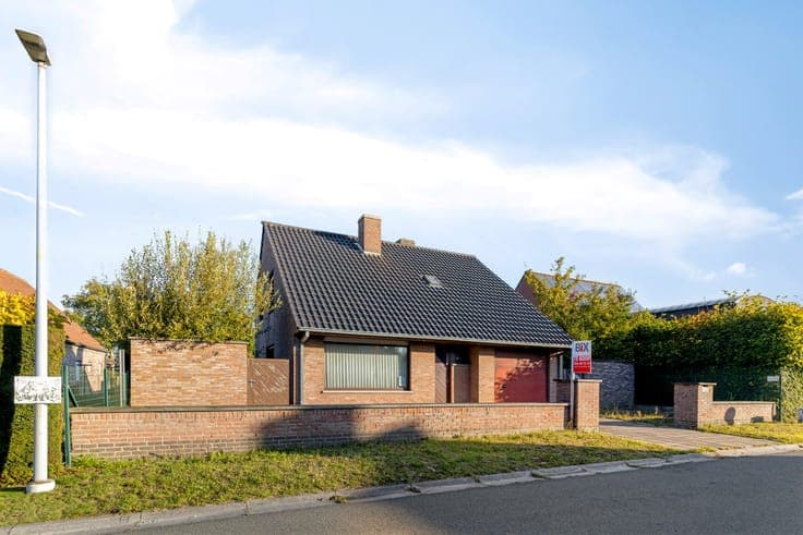 House in Sint-Eloois-Winkel